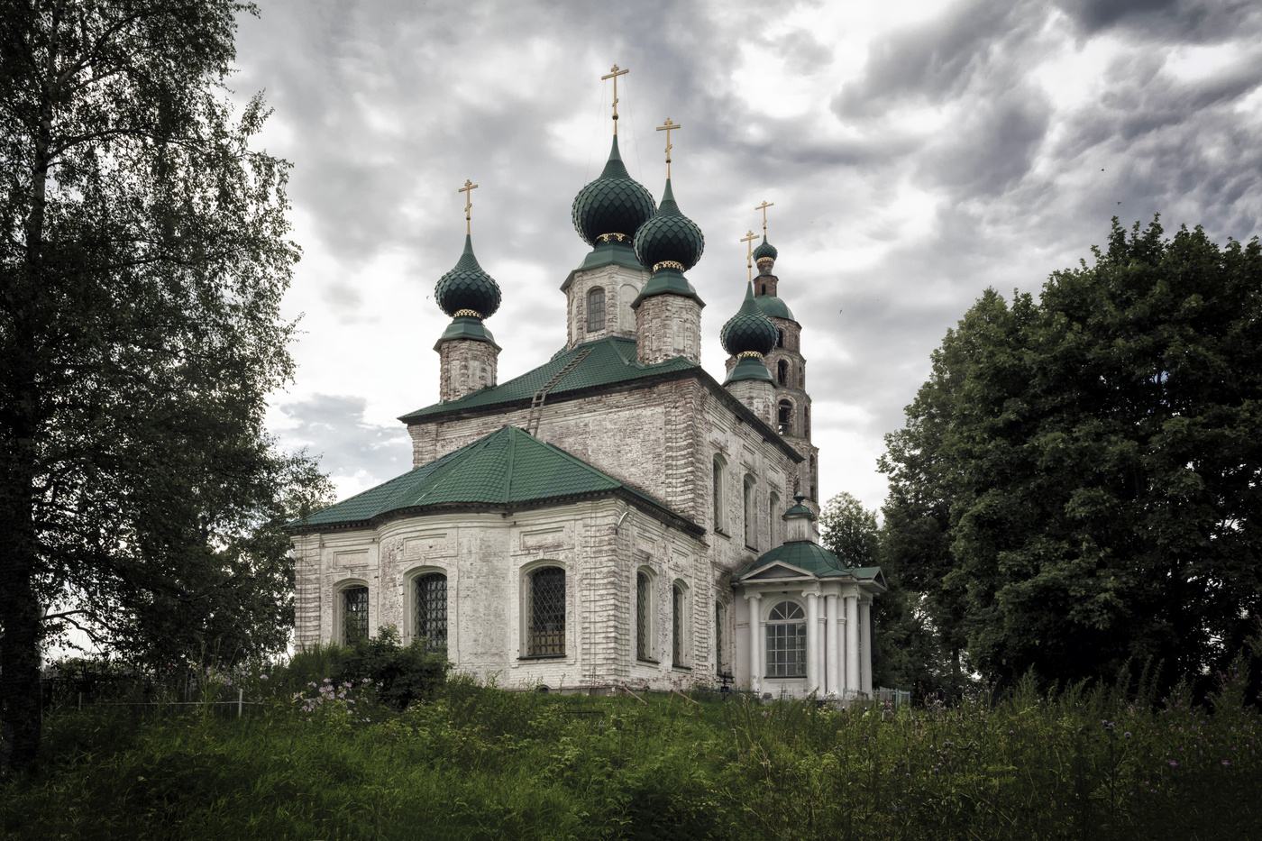 наперекор непогодам