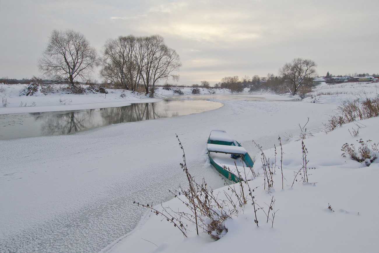 Одинокая лодка января