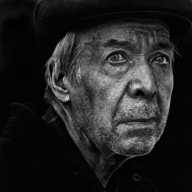 - что-то здесь не так