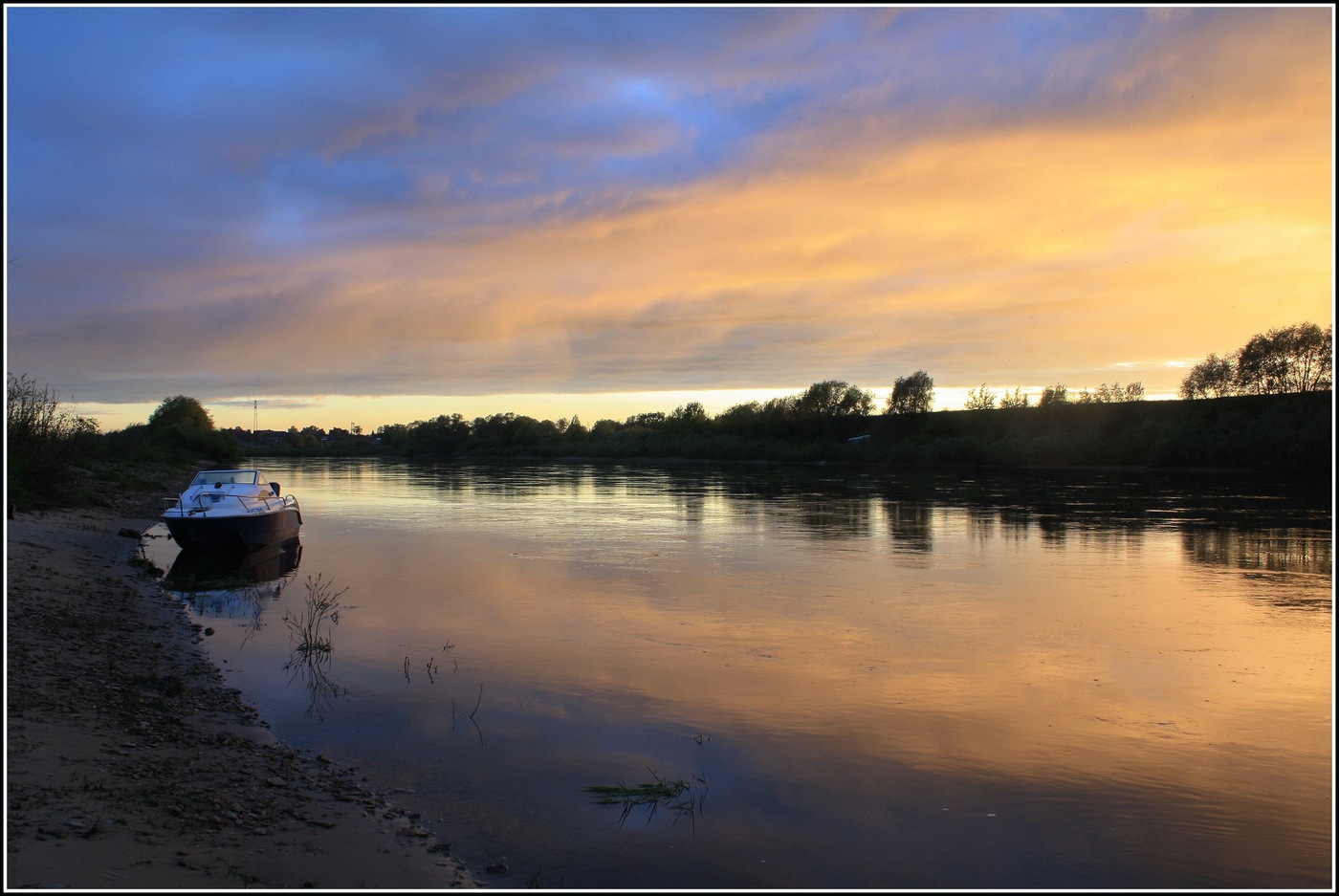 тихий вечер у реки