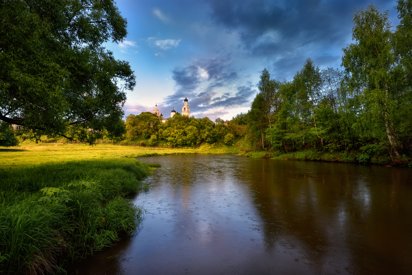 вид на монастырь