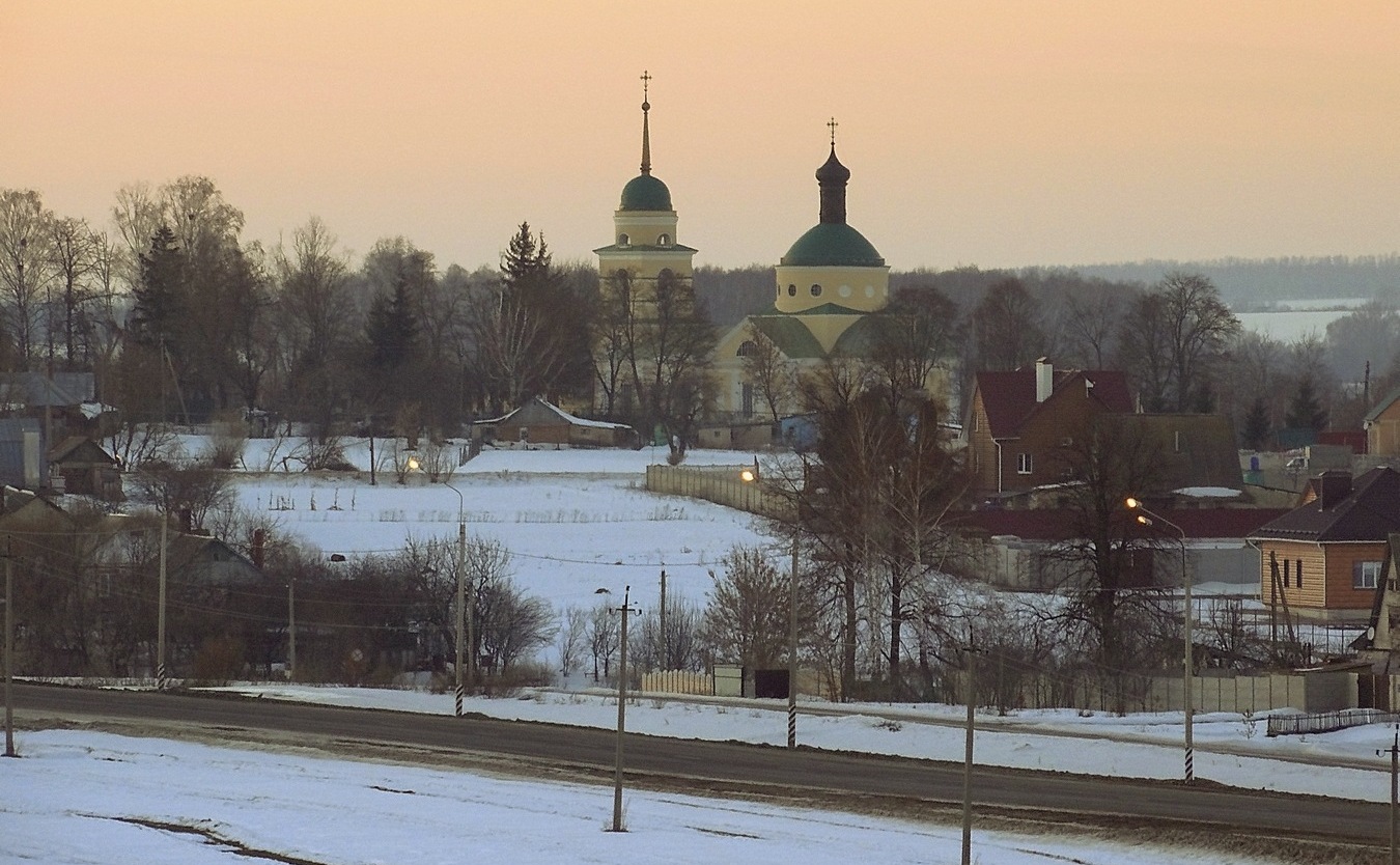 Зимнее село после захода солнца