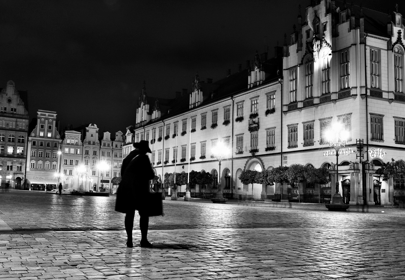 Уж полночь близится ...