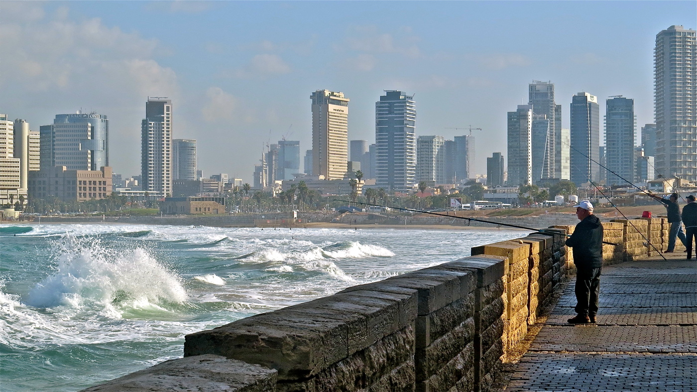 Набережная завсегдатаев