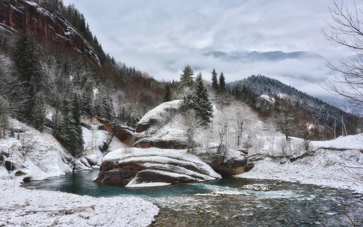 У заветных скал...
