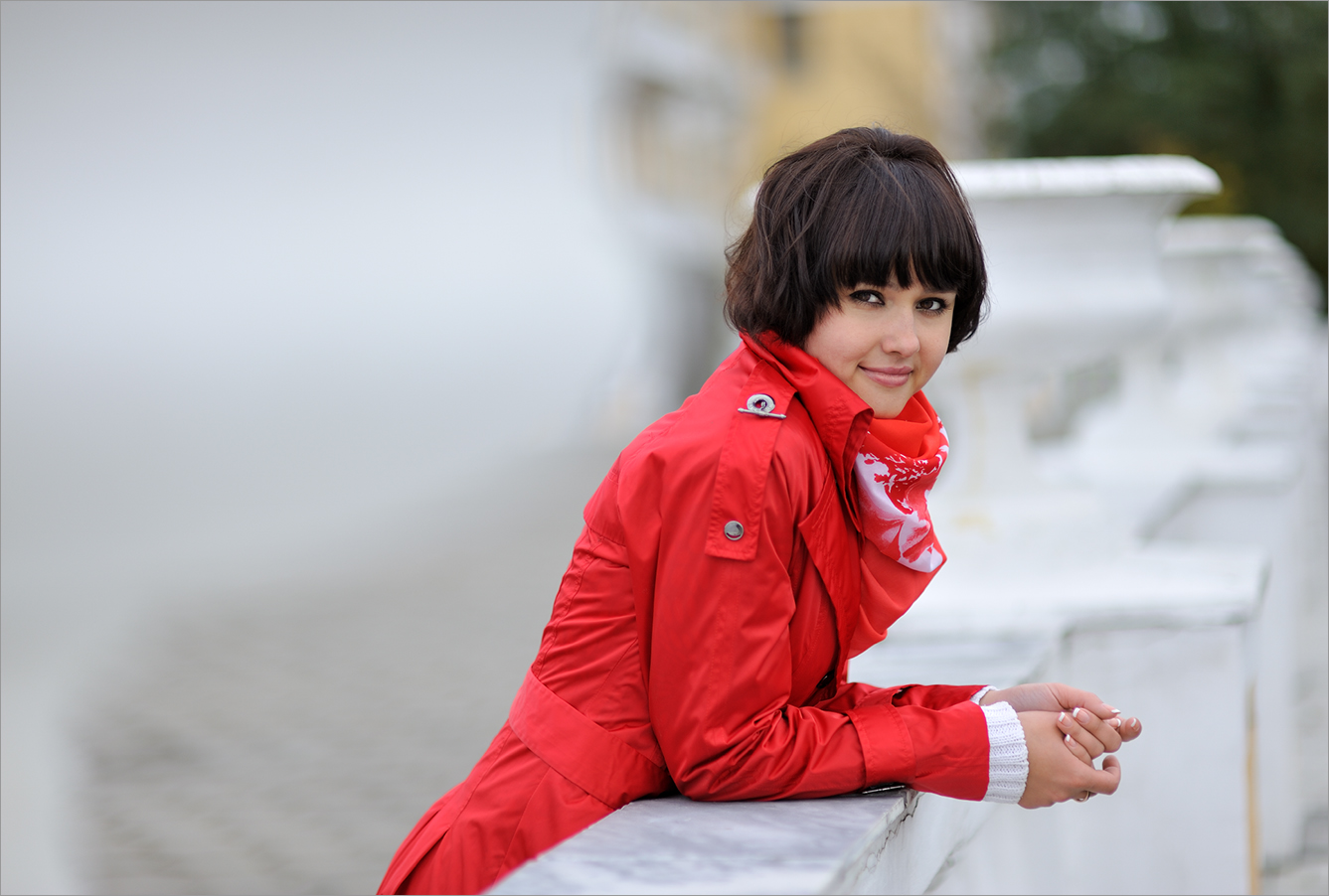 Девушка в красном