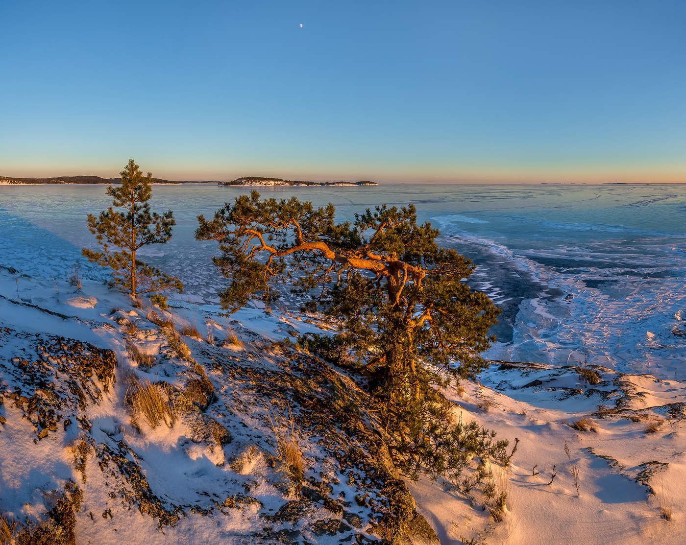 Под сильными ветрами.