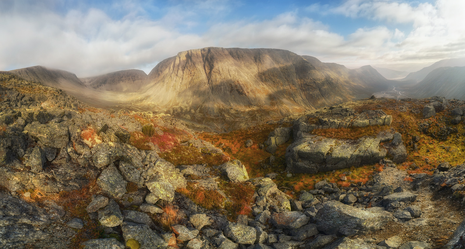 По горам хибинским. Теплым вечером...