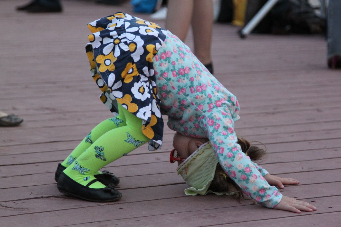 На танцплощадке музыка играла и я танцевала.