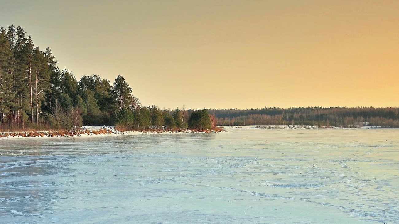 Замёрзшее озеро, но чувствуется весна