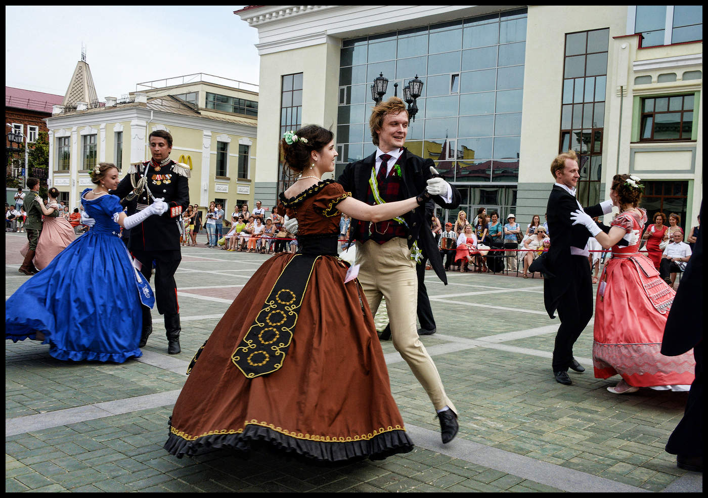 Вот так надо плясать гопак)))