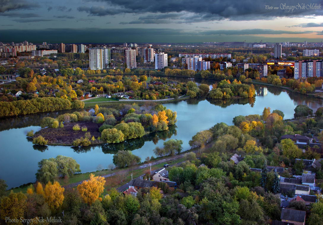 Весь покрытый зеленью, абсолютно весь...