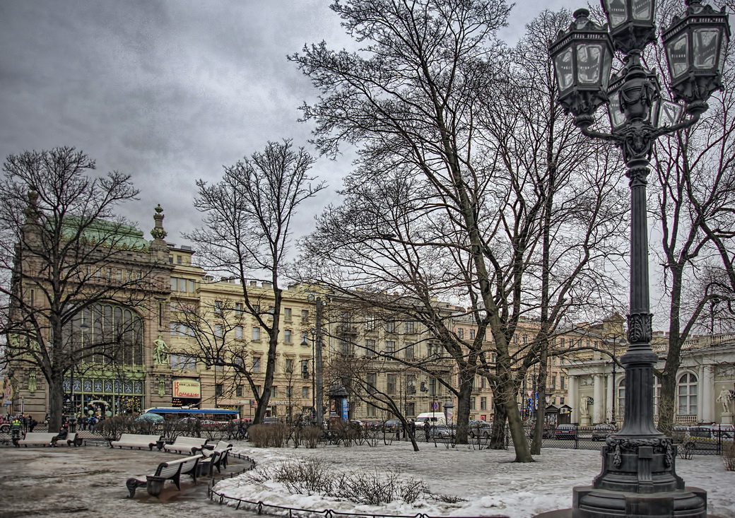 Март в городе