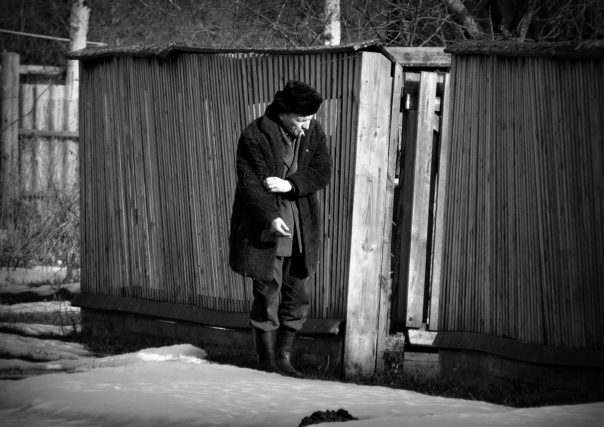 Пришёл марток, надевай сто порток