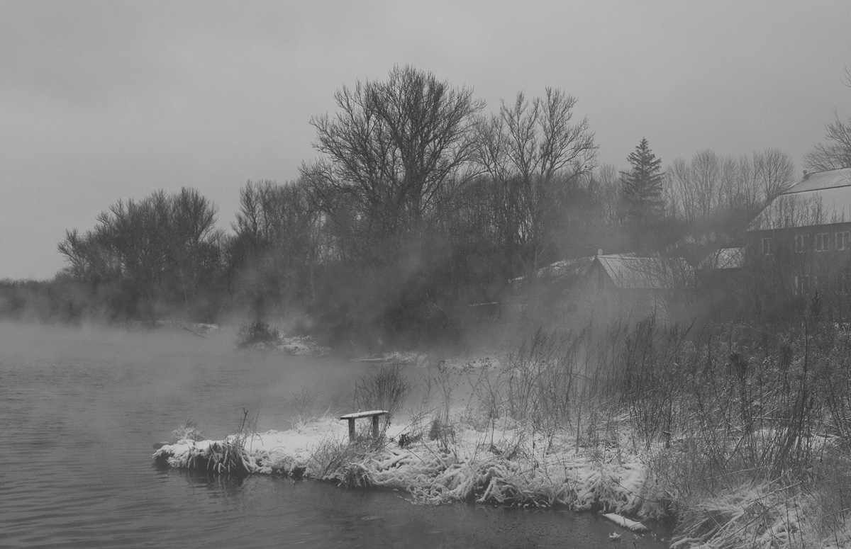 На скамейке беседы не ведут домоседы...