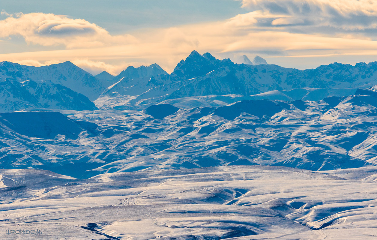 Вид с вершины Бештау на Центральный Кавказ