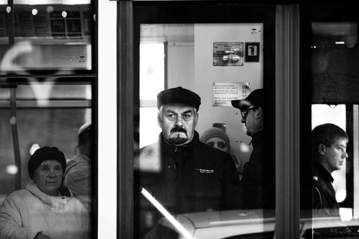 Сквозь стекло