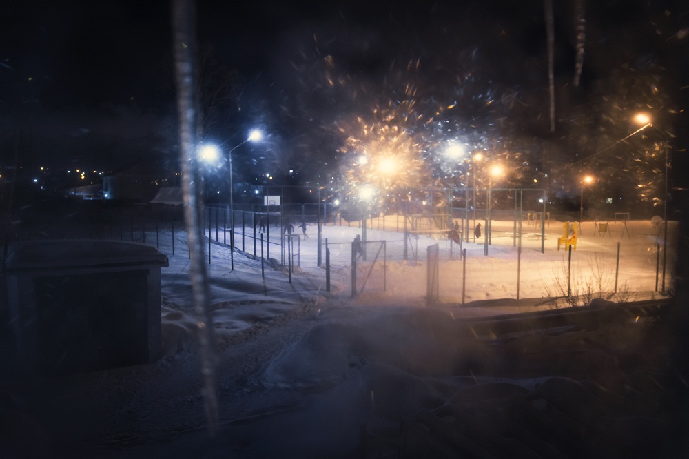 Сквозь стекло