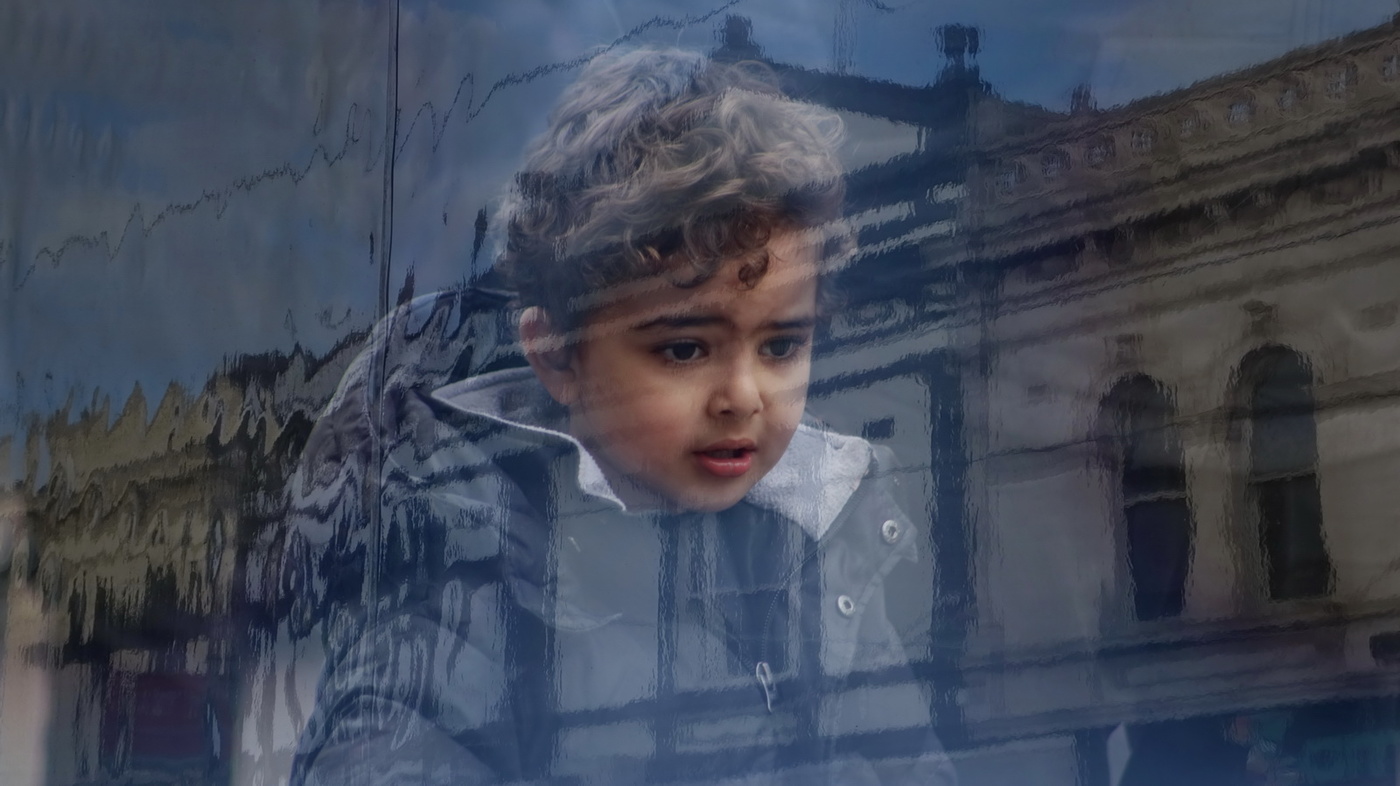 СКВОЗЬ СТЕКЛО