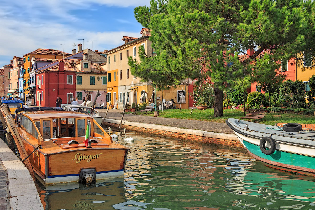 На разноцветном острове