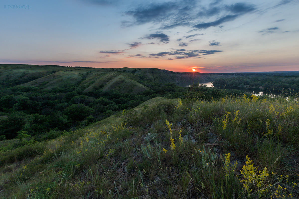 Холмы закатные