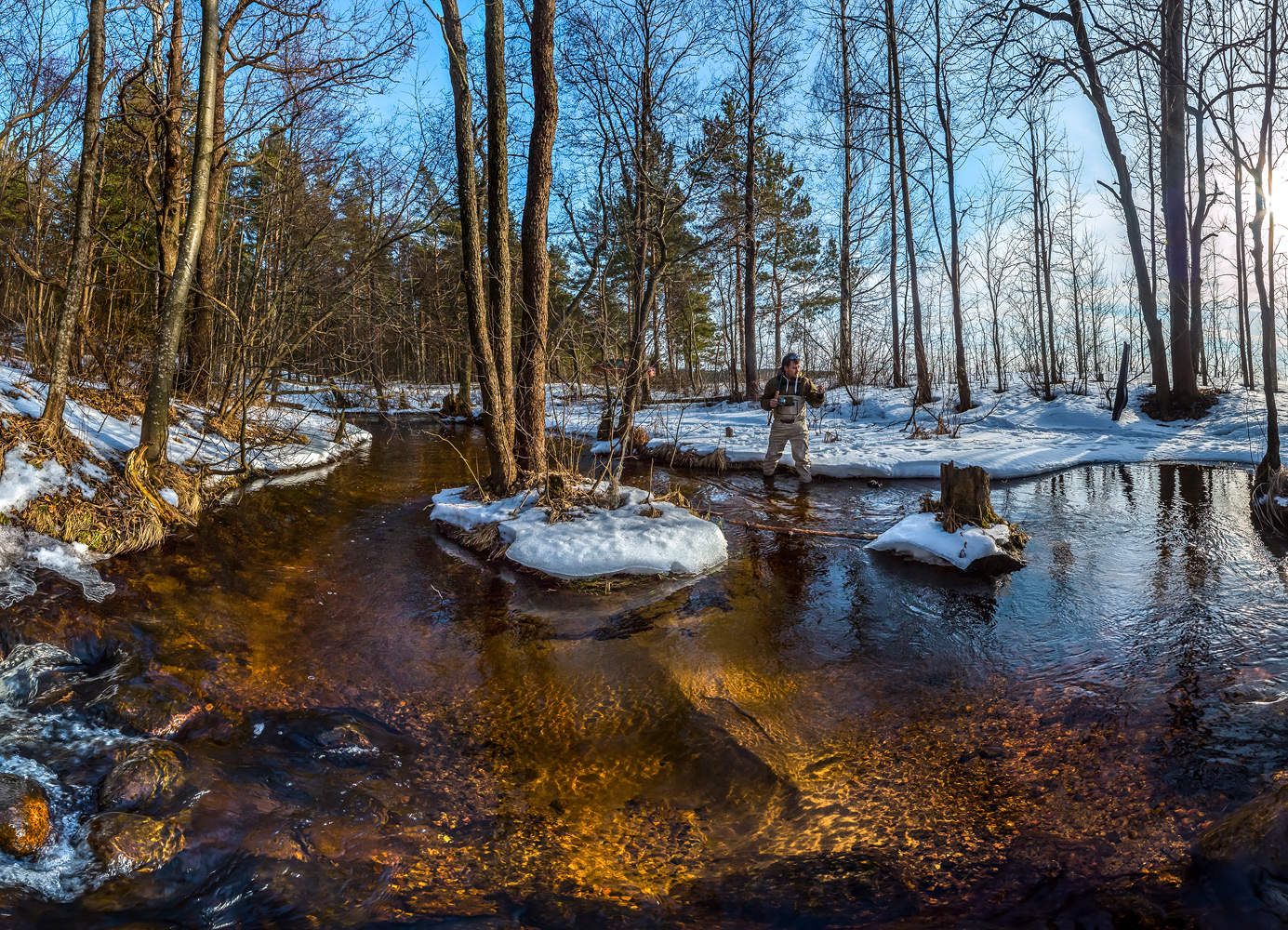 Весенний ручей полный света и пробуждения!