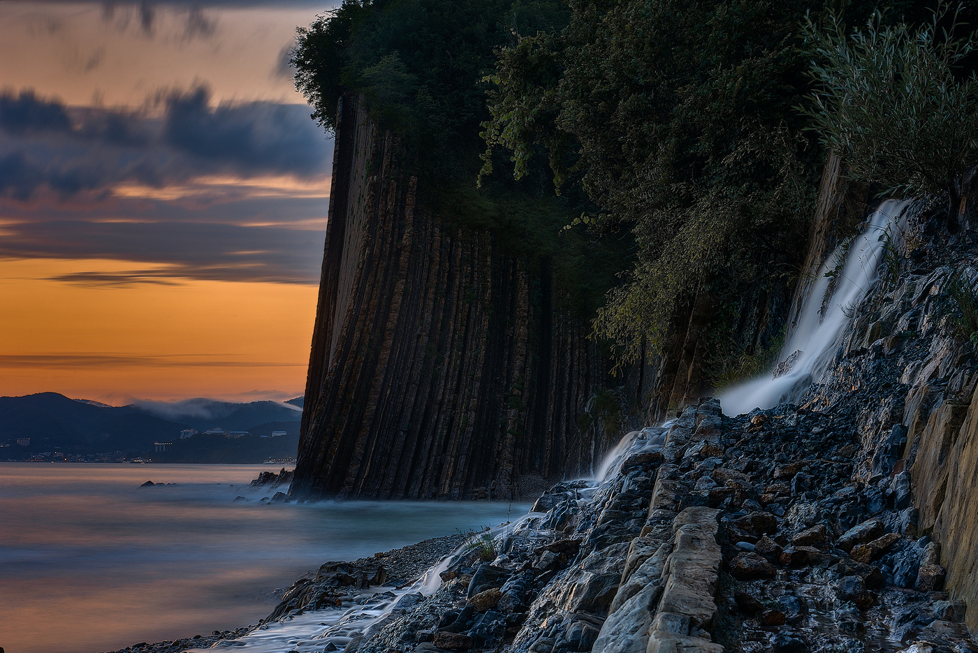 Летний вечерок у скалы.