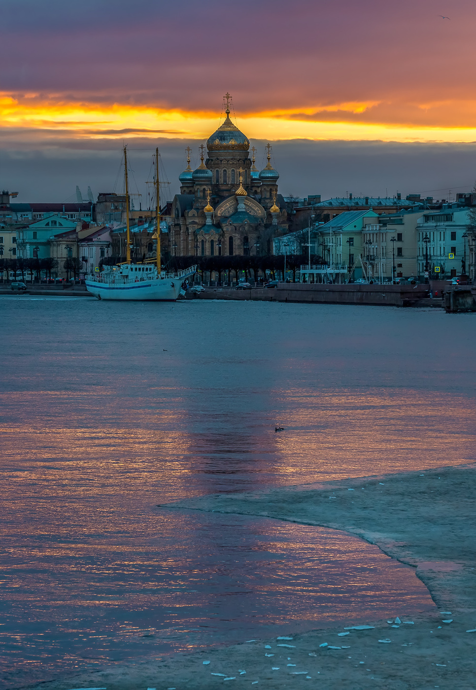 Набережная реки Невы.