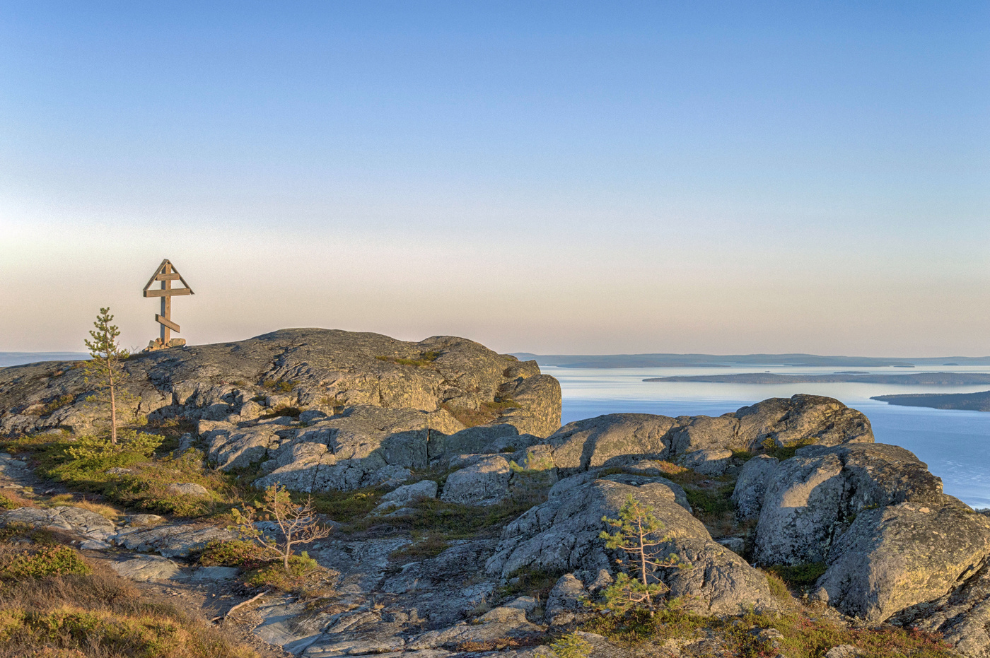 Одинокий крест.