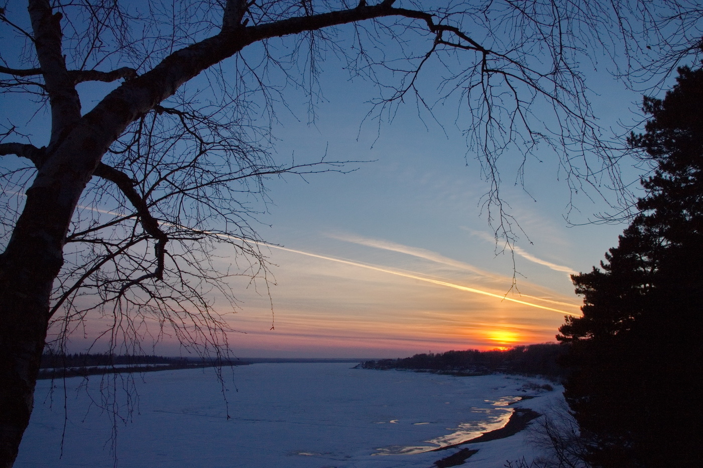 *ВЕСНА. ЗАРЯ НАД ТОМЬЮ.**