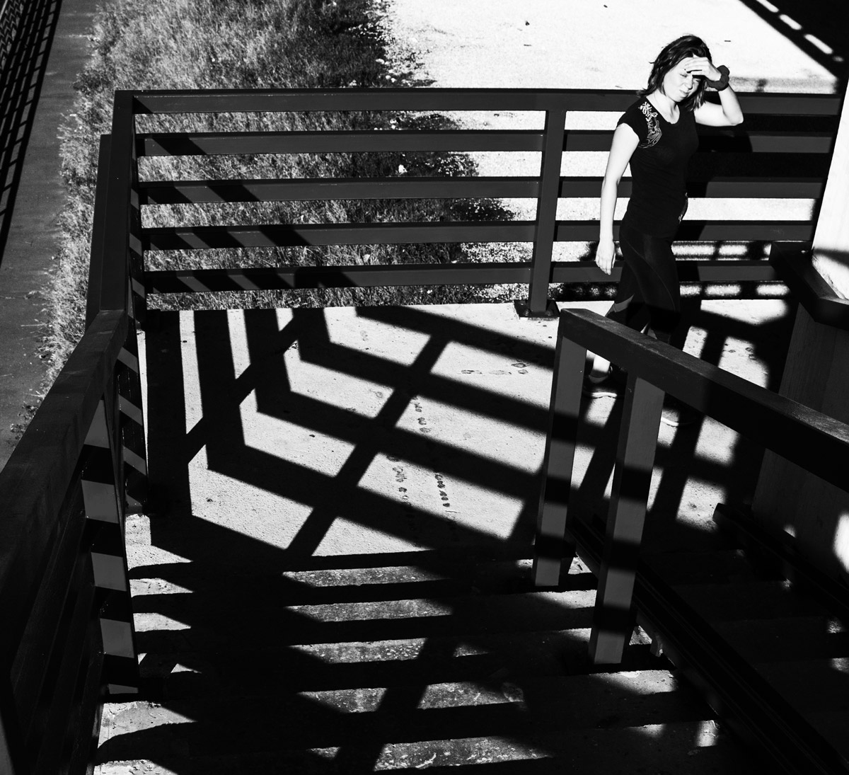 Щурясь от солнца