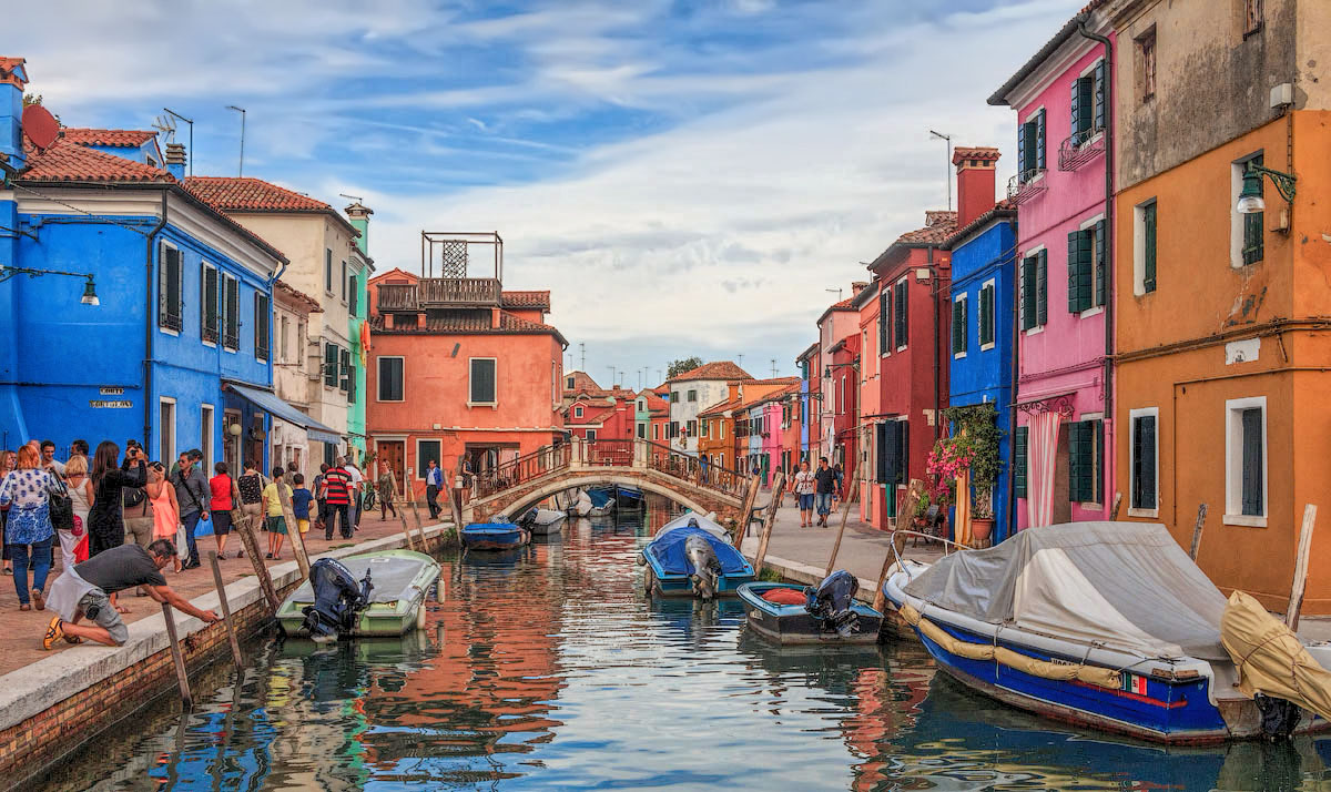 На разноцветном острове