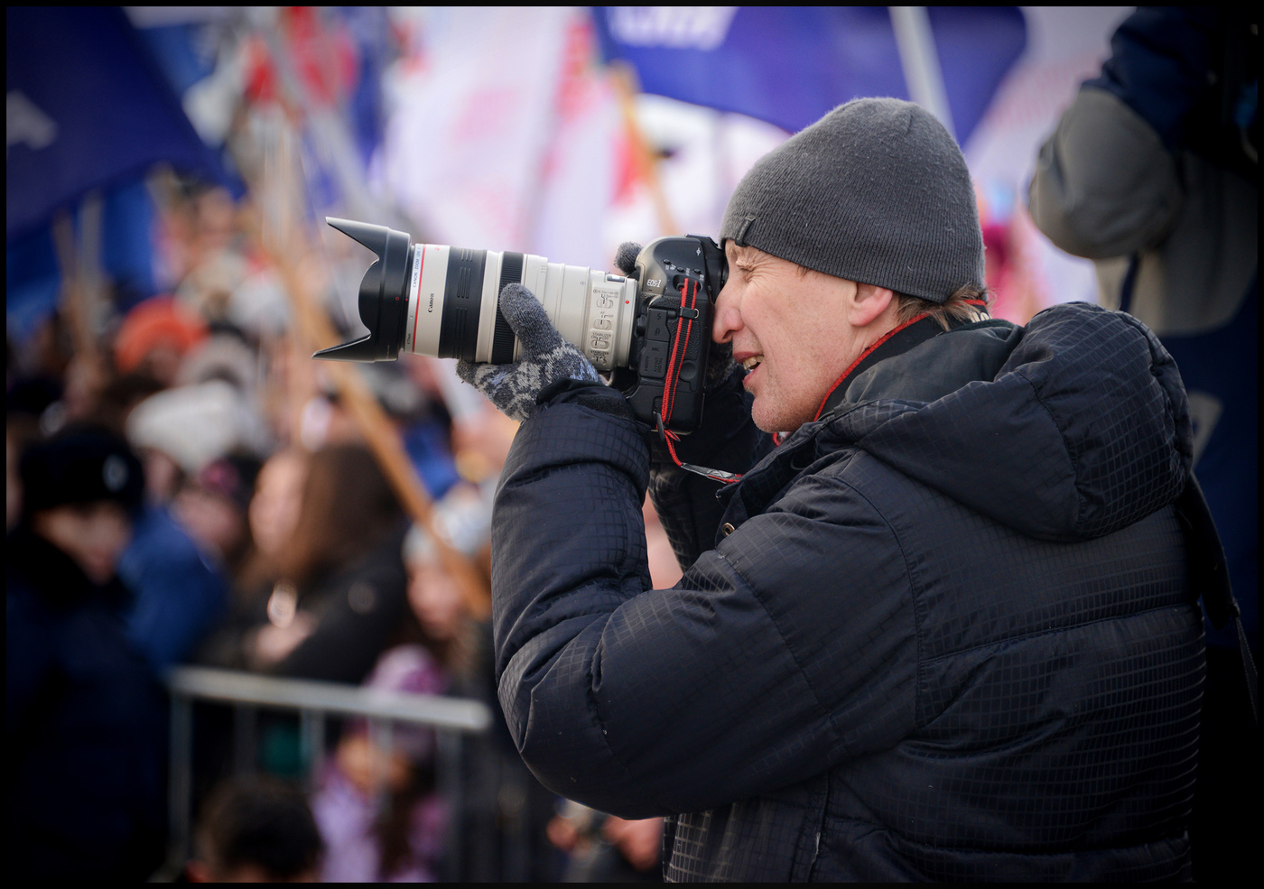 На митинге.