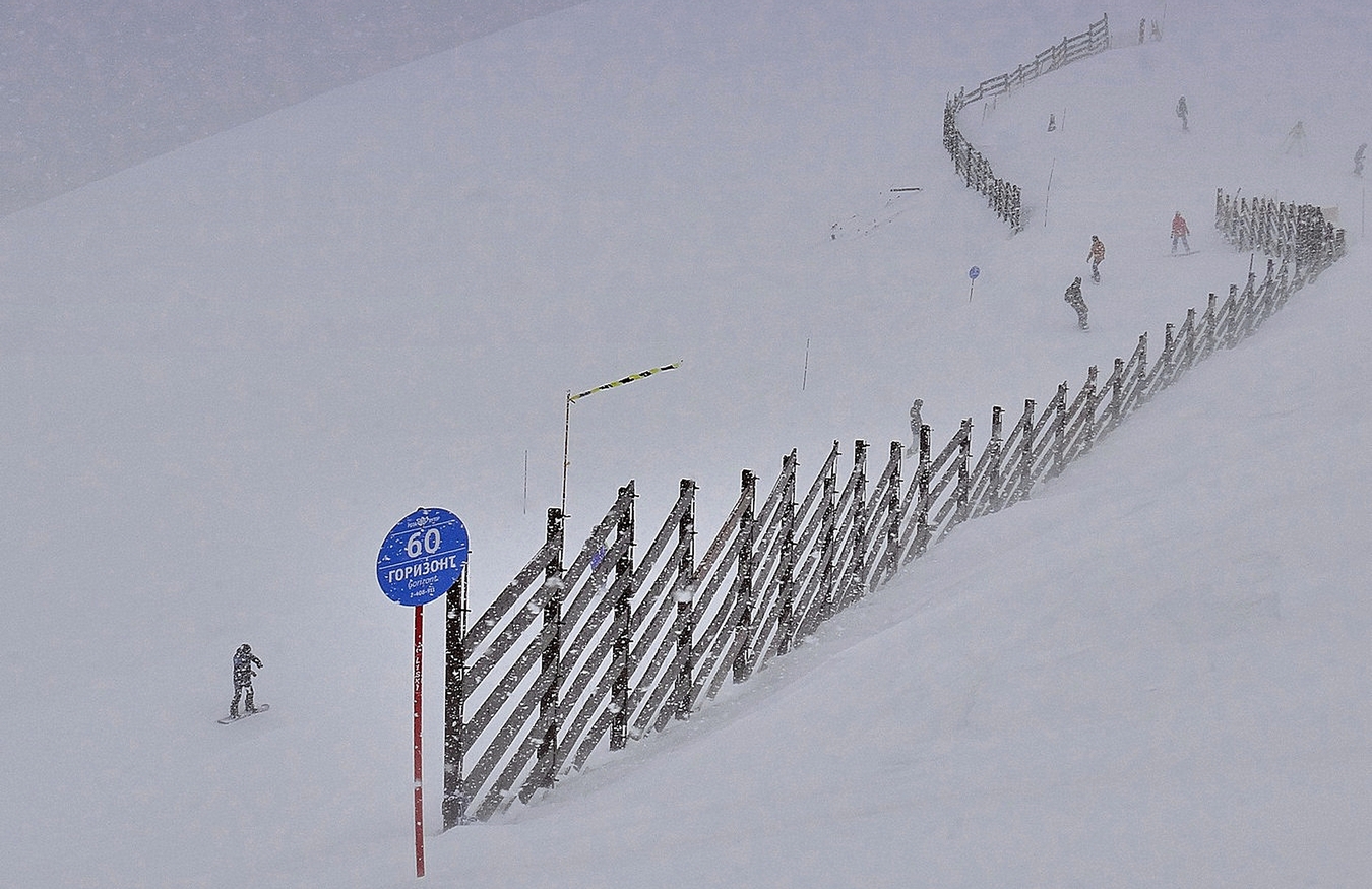 И метель не помеха в горнолыжном спорте