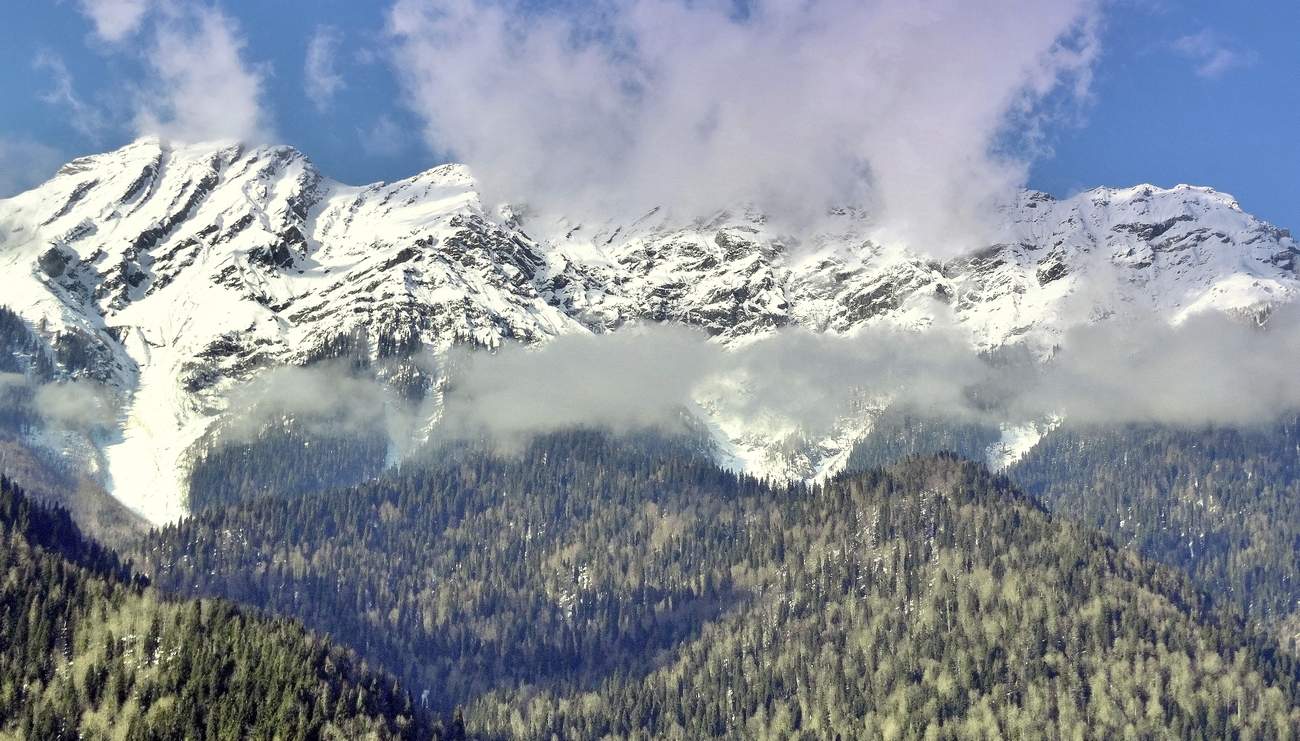 Кавказские горы весной