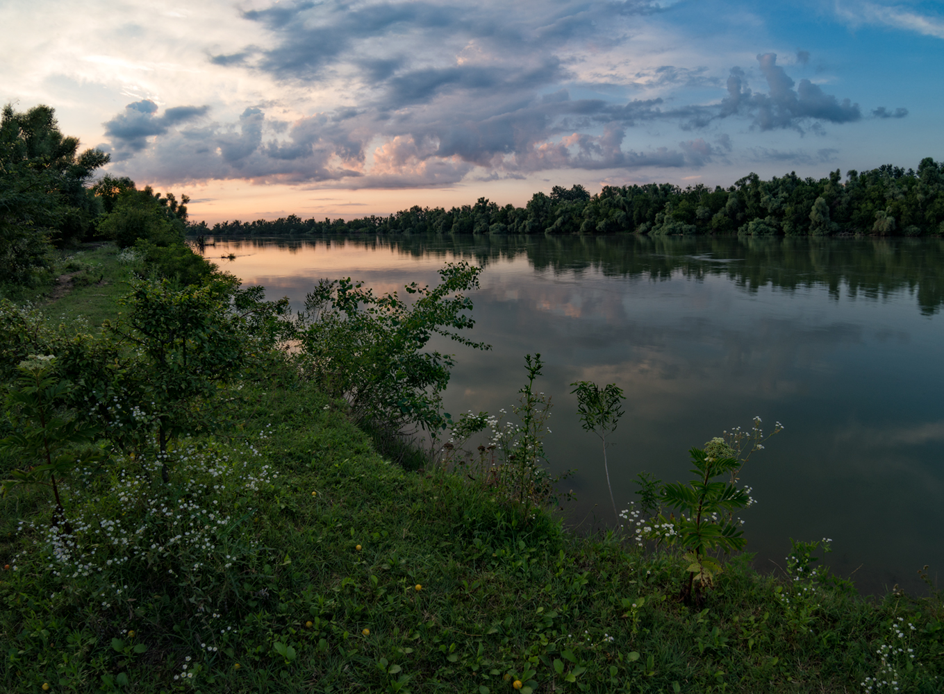 Вечер у реки