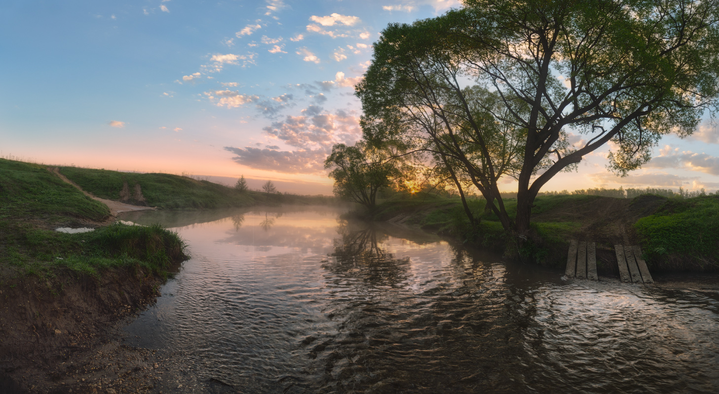 Шелест речки легкий в утренней тиши...