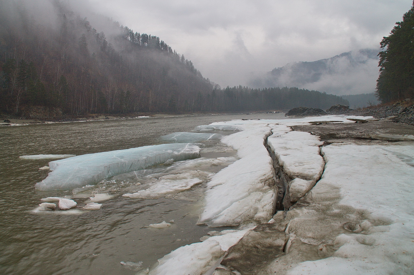 ВЕСЕННИЙ ЛЕД.