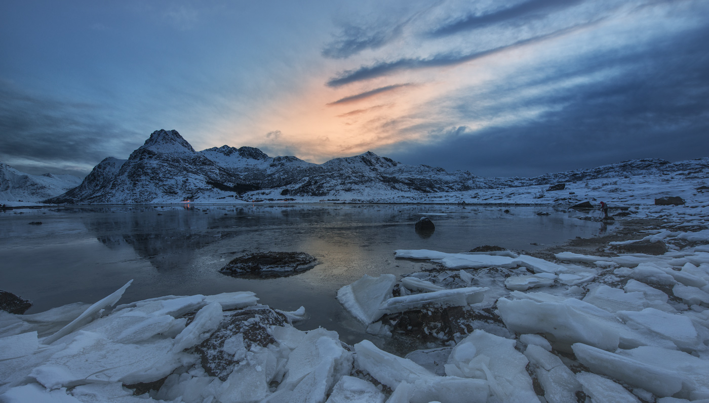 Восход на дальнем озере