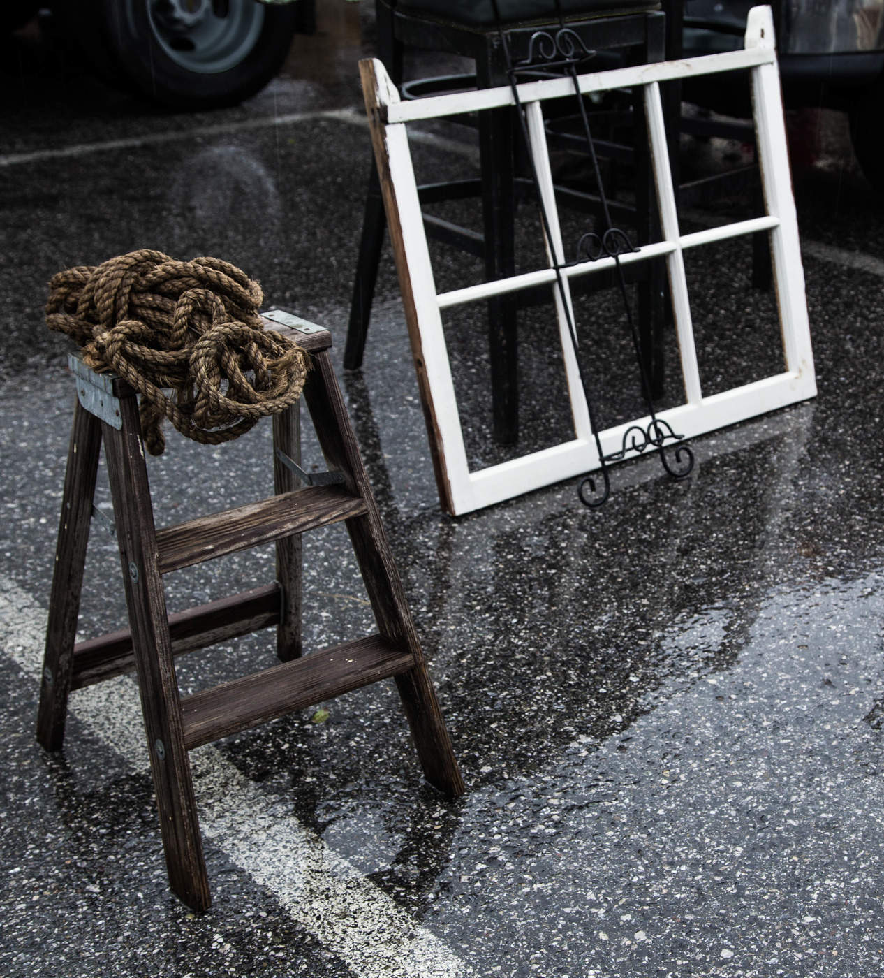 Верёвка, рама, дождь