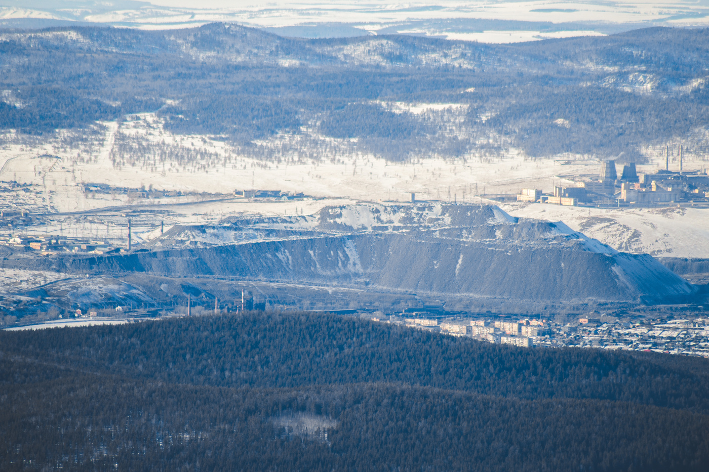 Вид на г.Сатка с горы Голая Сопка хр.Зюраткуль
