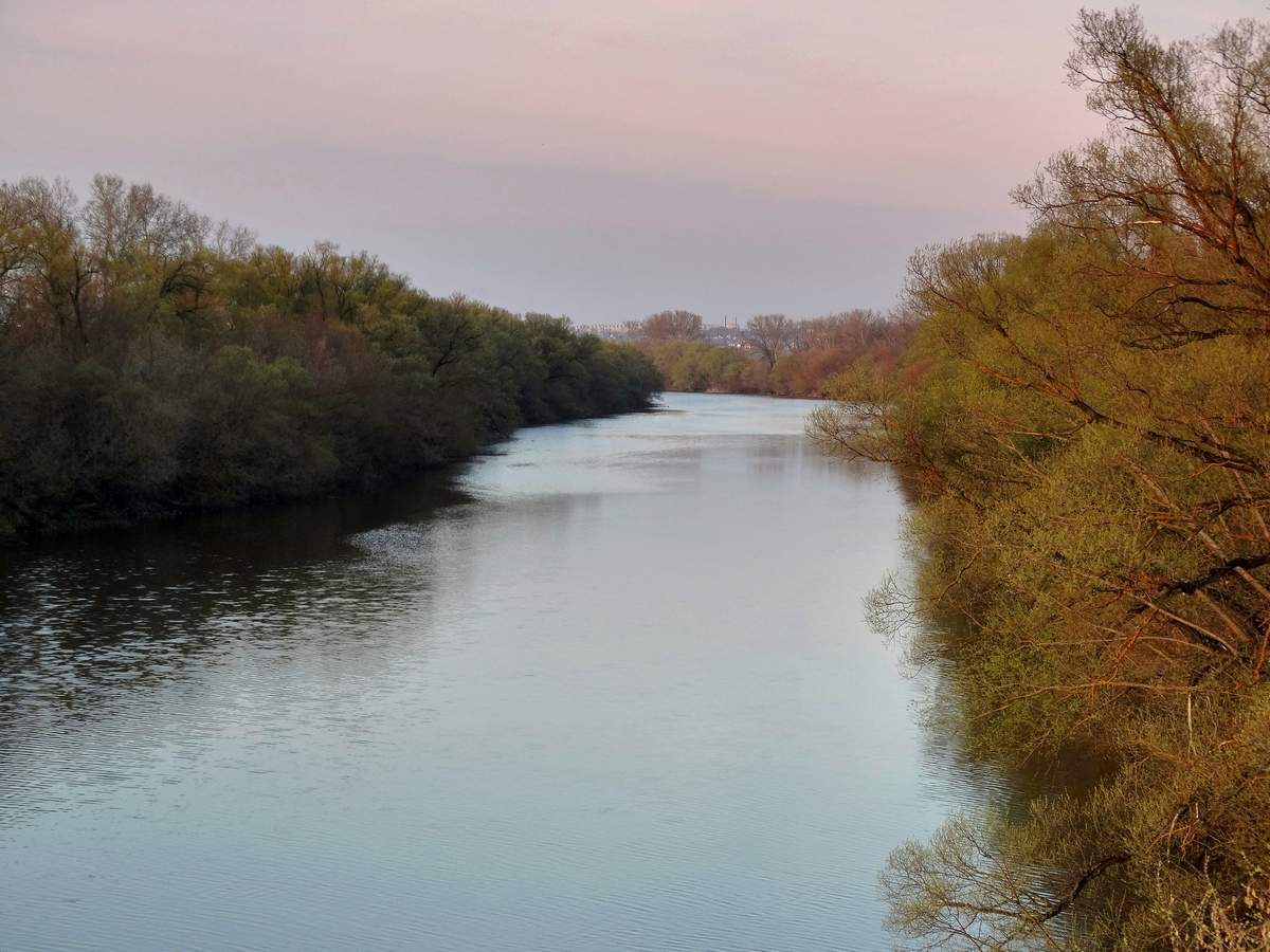 Апрельский вечер на реке