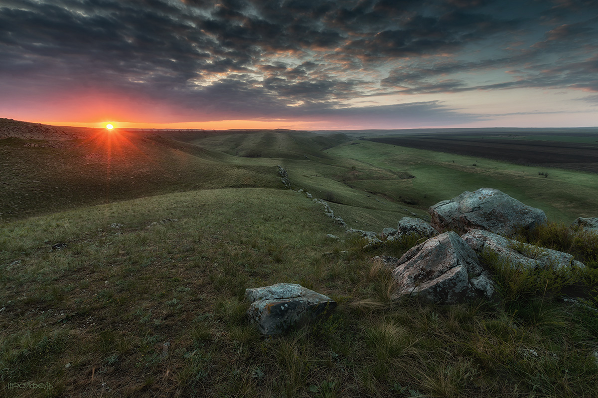 26 апреля. Рассвет на буграх у границы.