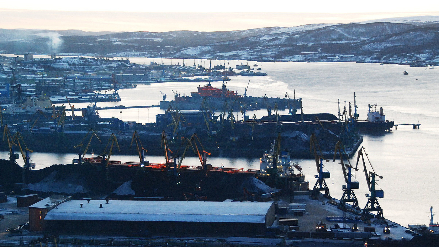 Мурманск. Трудяга порт ...