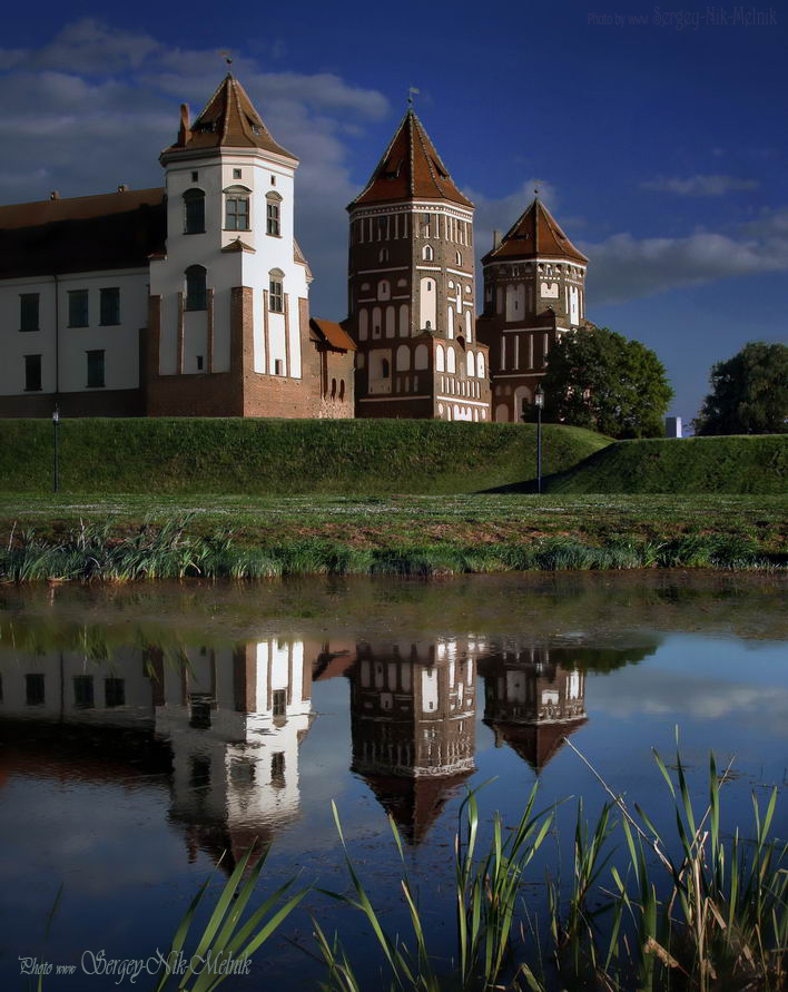 Архитектурный пейзаж на закате