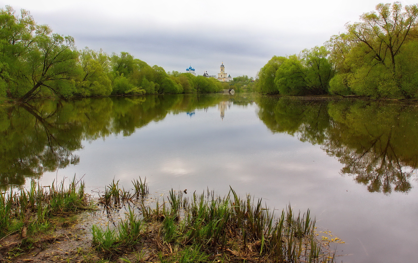 хмурой весной