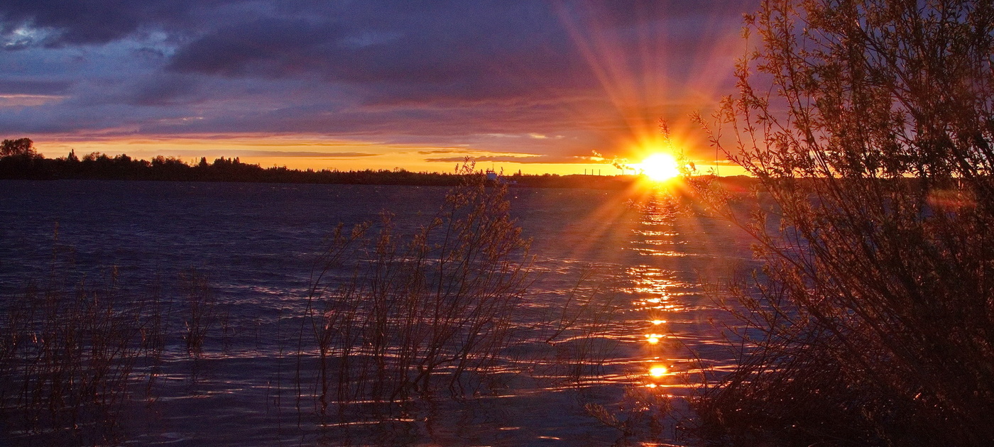 ЗАКАТ НАД РЕКОЙ