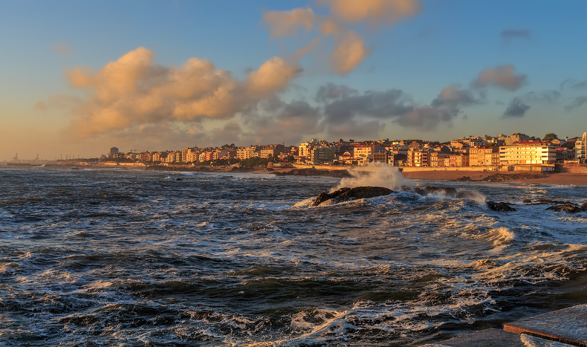 В лучах заходящего солнца