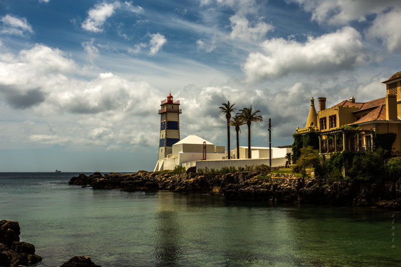 маяк в солнечный день