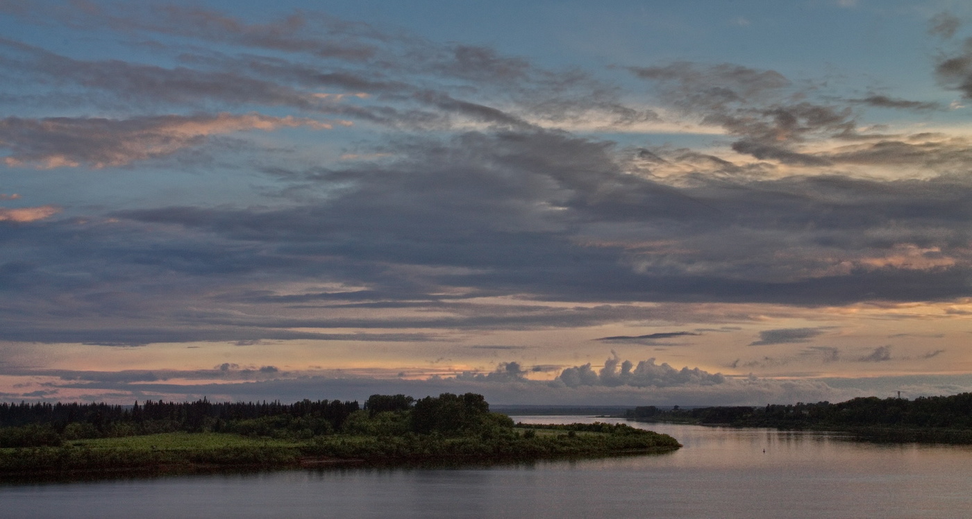 НАД РЕЧНЫМ ПРОСТОРОМ.